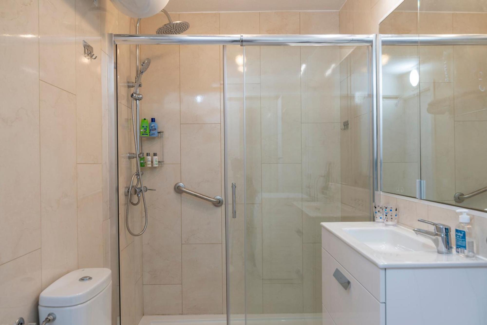 Apartment Lightbooking Flores *